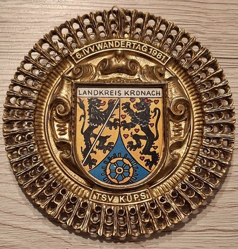Teller aus metall - -, 6.